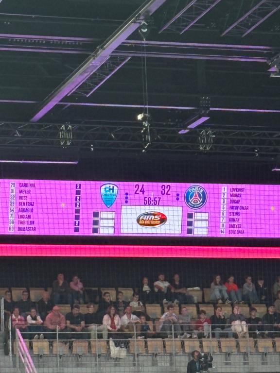 Au cœur du handball chartrain : AMS partenaire du CCMHB